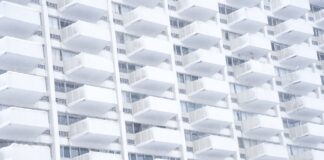 jak osłonić balkon