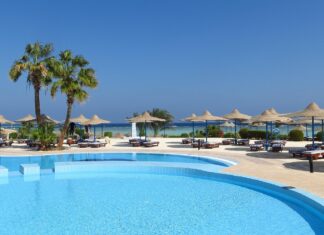 Jakie leżaki basenowe wybrać do hotelu i strefy SPA